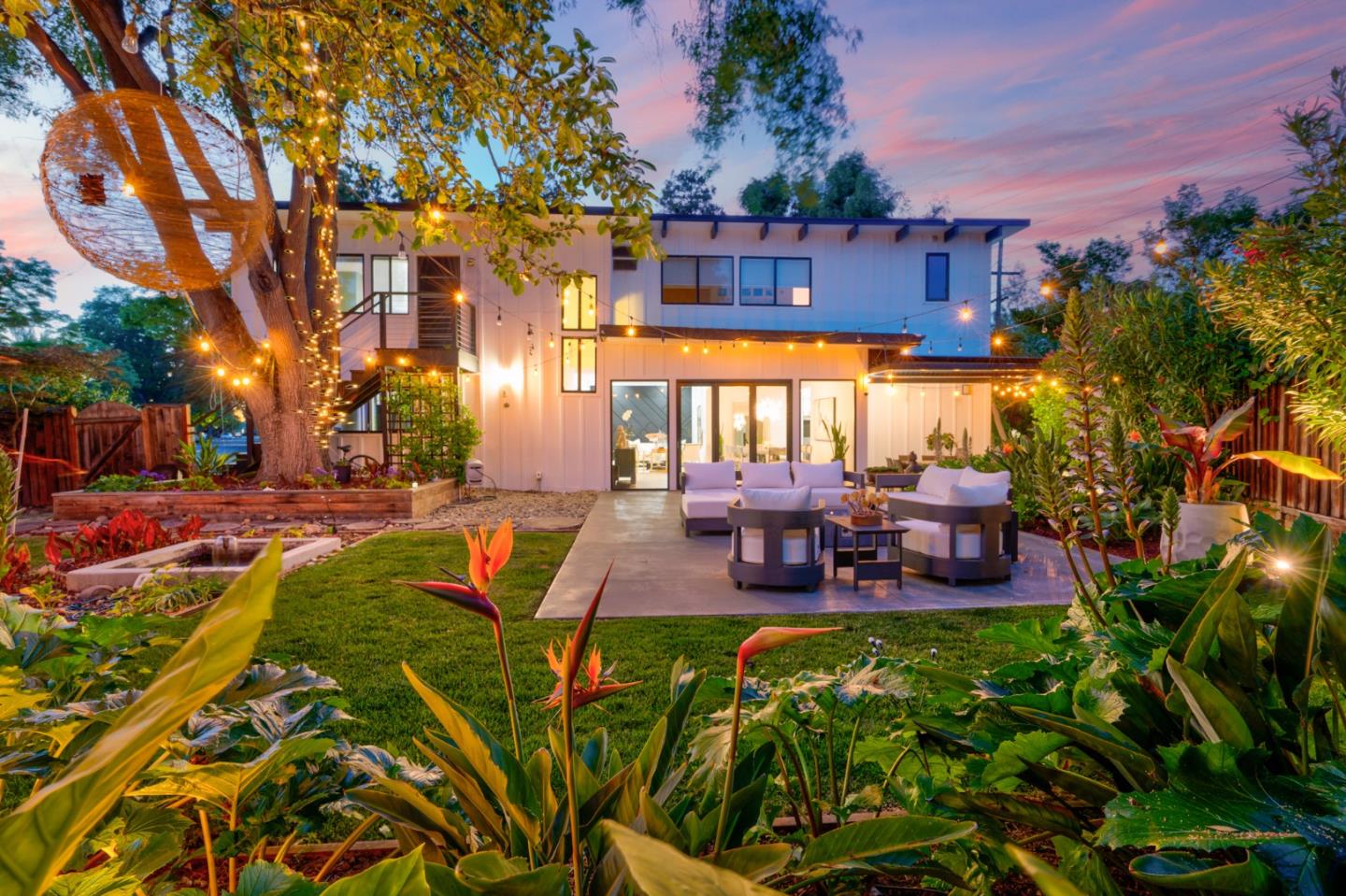 Detail Gallery Image 2 of 93 For 3433 Kenneth Dr, Palo Alto,  CA 94303 - 6 Beds | 4 Baths