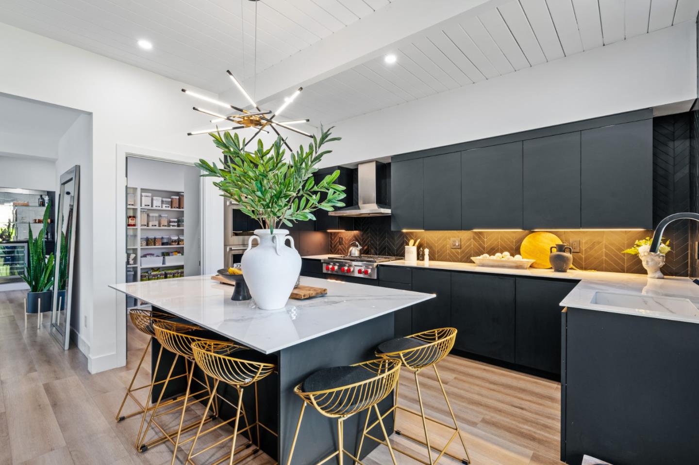 Detail Gallery Image 20 of 93 For 3433 Kenneth Dr, Palo Alto,  CA 94303 - 6 Beds | 4 Baths