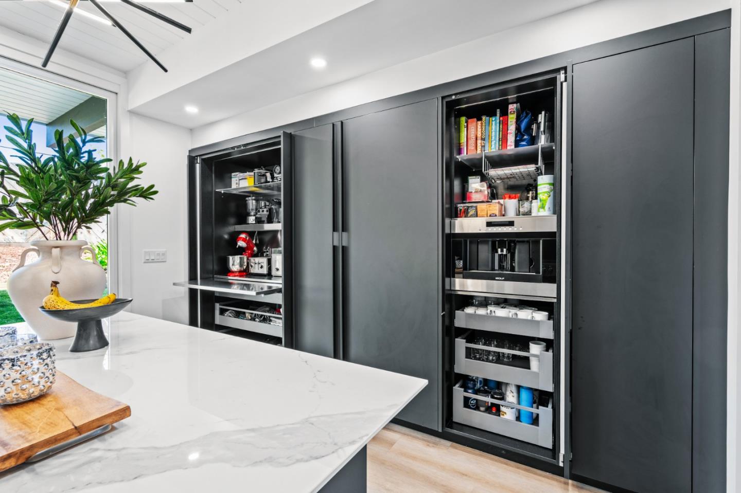 Detail Gallery Image 23 of 93 For 3433 Kenneth Dr, Palo Alto,  CA 94303 - 6 Beds | 4 Baths
