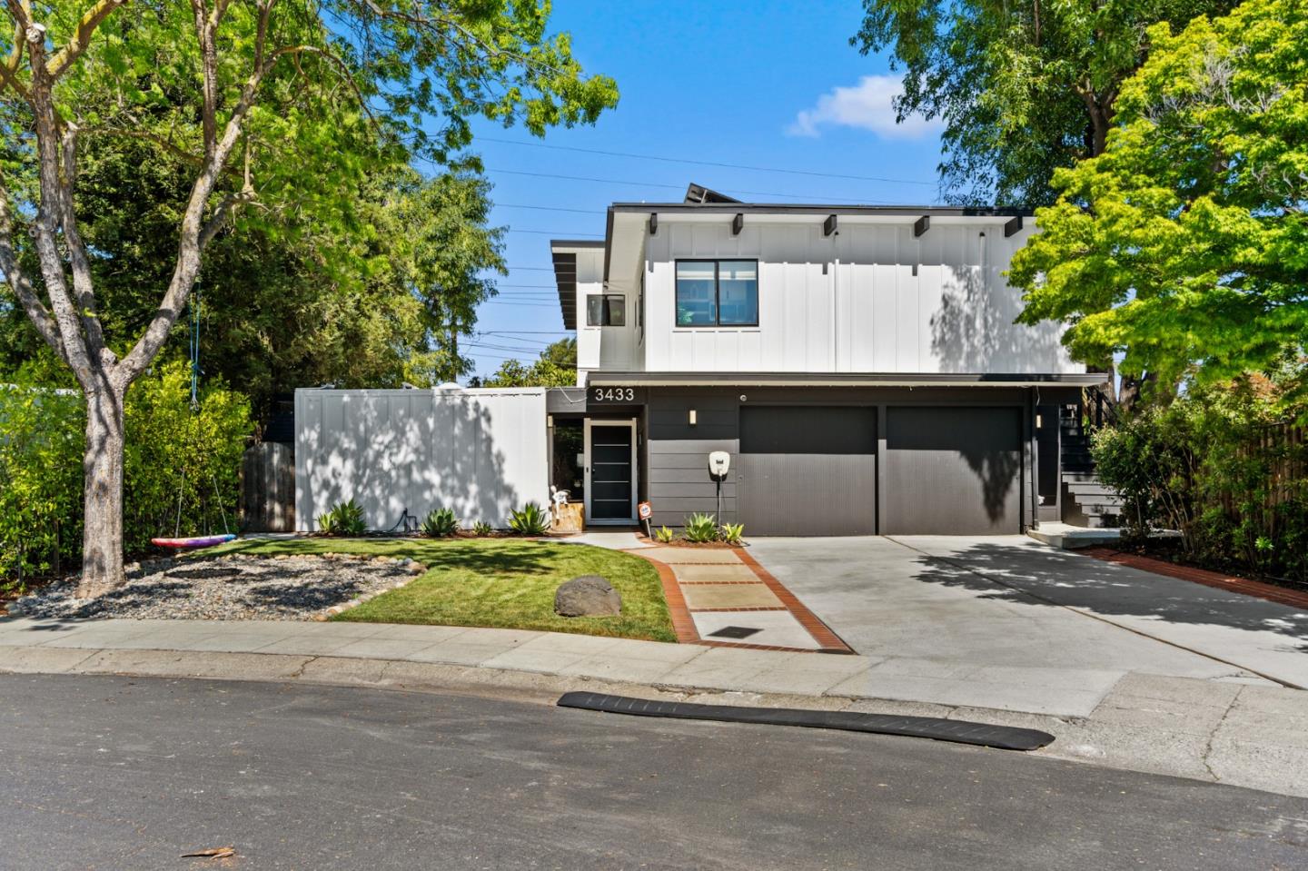 Detail Gallery Image 3 of 93 For 3433 Kenneth Dr, Palo Alto,  CA 94303 - 6 Beds | 4 Baths