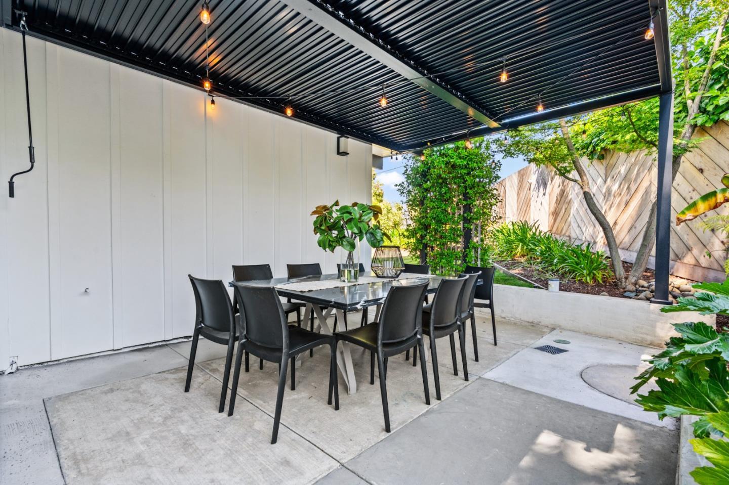 Detail Gallery Image 66 of 93 For 3433 Kenneth Dr, Palo Alto,  CA 94303 - 6 Beds | 4 Baths