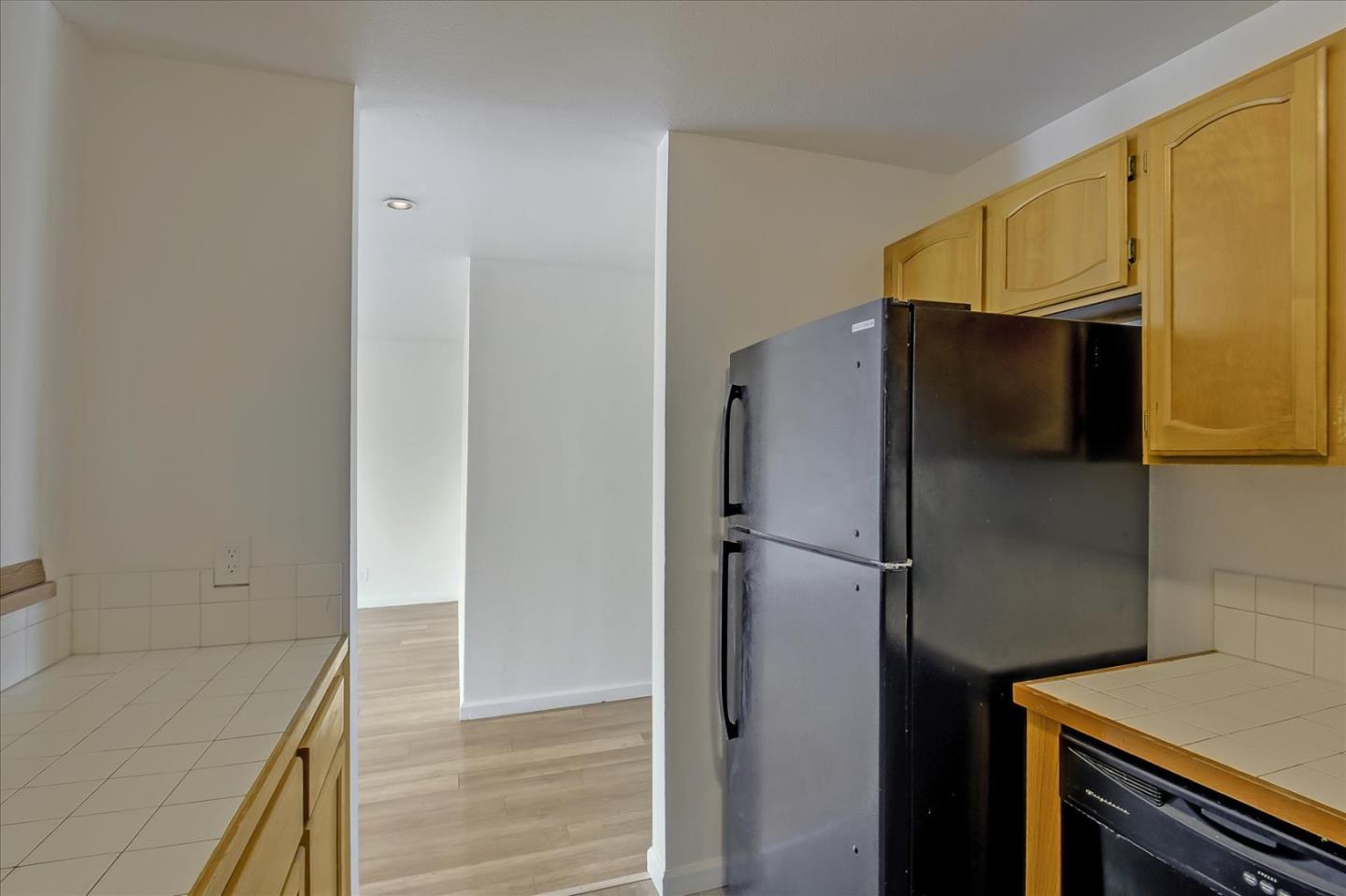 Detail Gallery Image 12 of 26 For 1475 Hawes St #B,  San Francisco,  CA 94124 - 3 Beds | 1 Baths