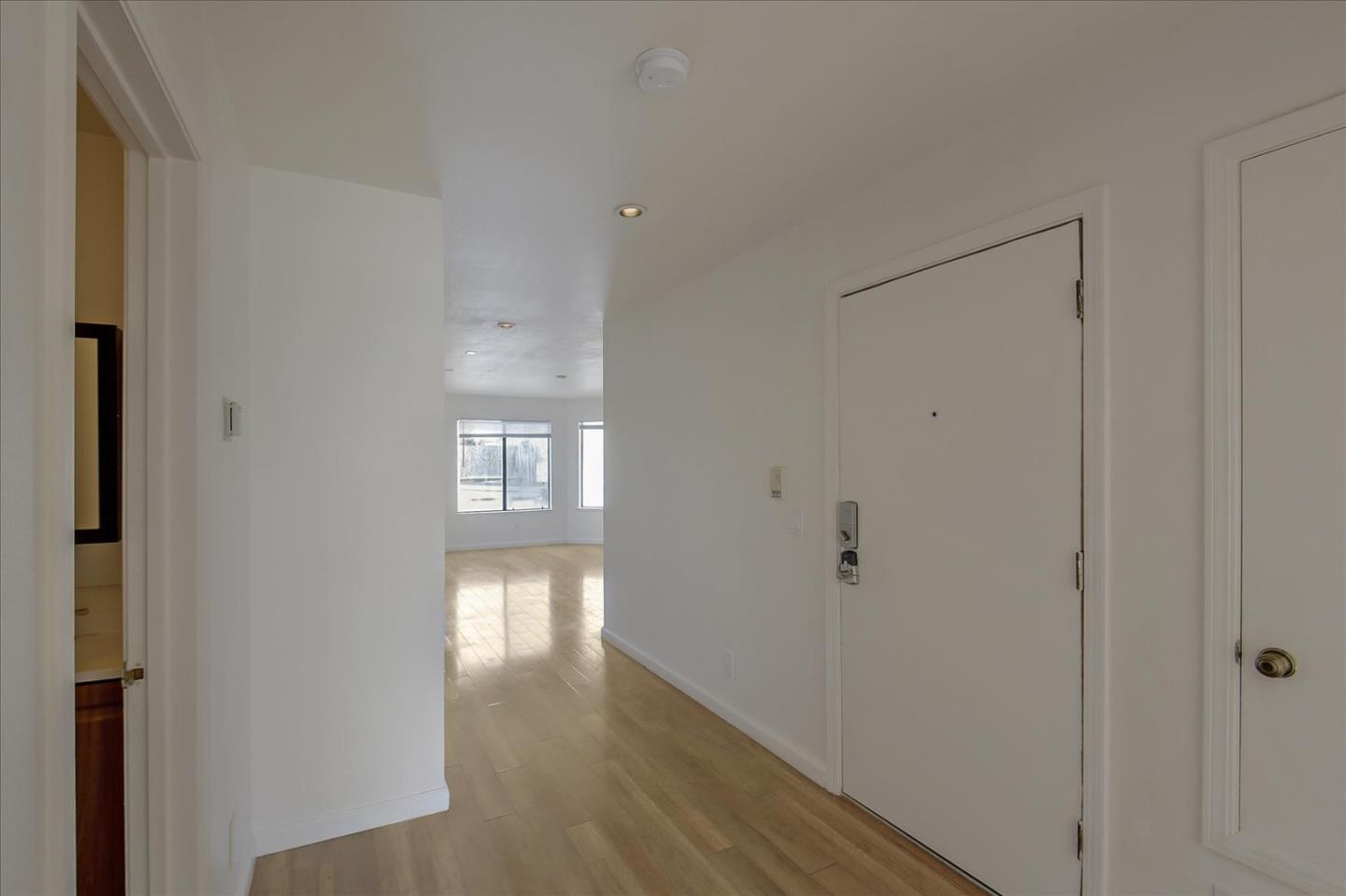 Detail Gallery Image 13 of 26 For 1475 Hawes St #B,  San Francisco,  CA 94124 - 3 Beds | 1 Baths