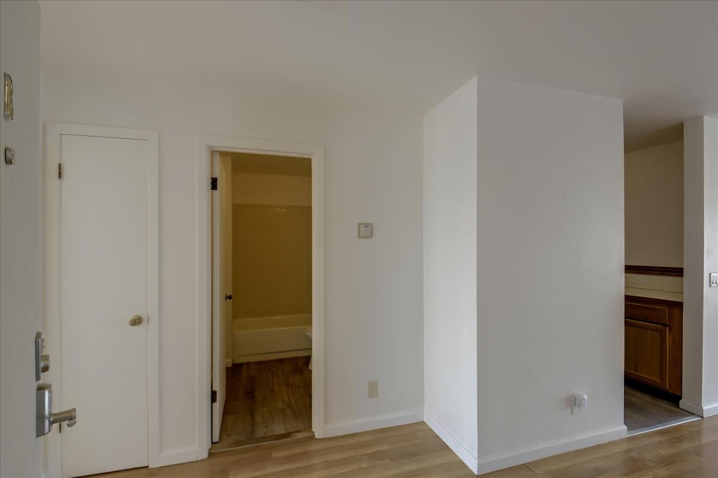 Detail Gallery Image 14 of 26 For 1475 Hawes St #B,  San Francisco,  CA 94124 - 3 Beds | 1 Baths