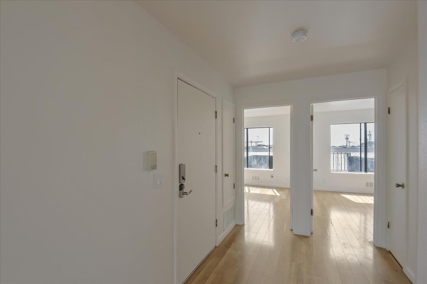 Detail Gallery Image 15 of 26 For 1475 Hawes St #B,  San Francisco,  CA 94124 - 3 Beds | 1 Baths