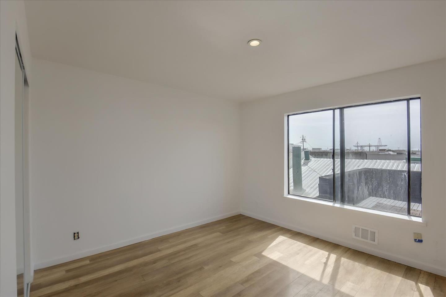 Detail Gallery Image 16 of 26 For 1475 Hawes St #B,  San Francisco,  CA 94124 - 3 Beds | 1 Baths