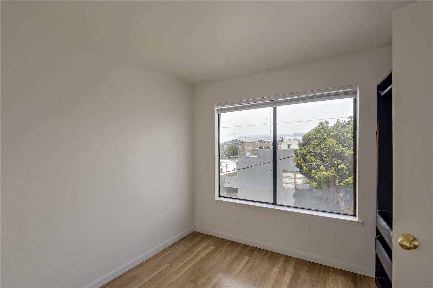 Detail Gallery Image 18 of 26 For 1475 Hawes St #B,  San Francisco,  CA 94124 - 3 Beds | 1 Baths