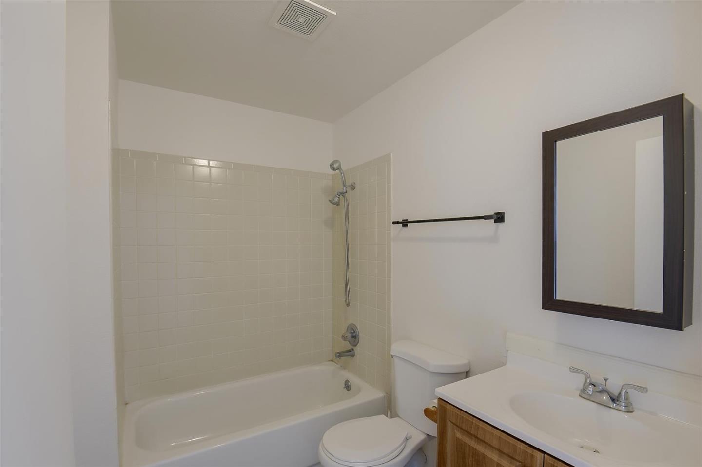 Detail Gallery Image 22 of 26 For 1475 Hawes St #B,  San Francisco,  CA 94124 - 3 Beds | 1 Baths