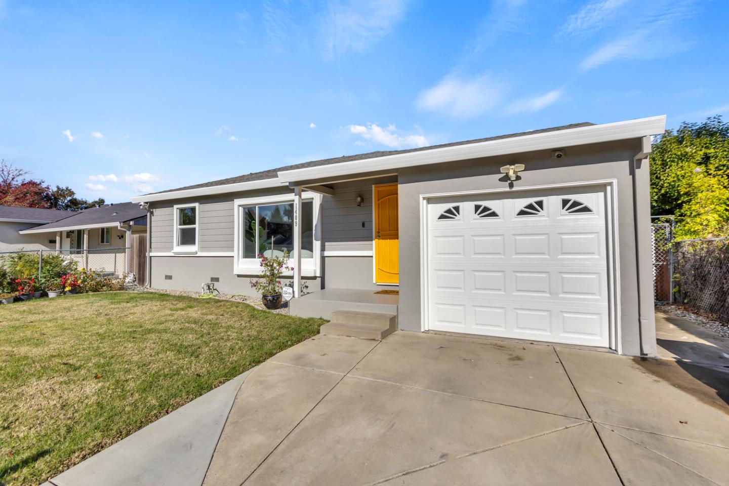 Detail Gallery Image 1 of 47 For 1409 Stoddard St, Sacramento,  CA 95822 - 2 Beds | 1 Baths