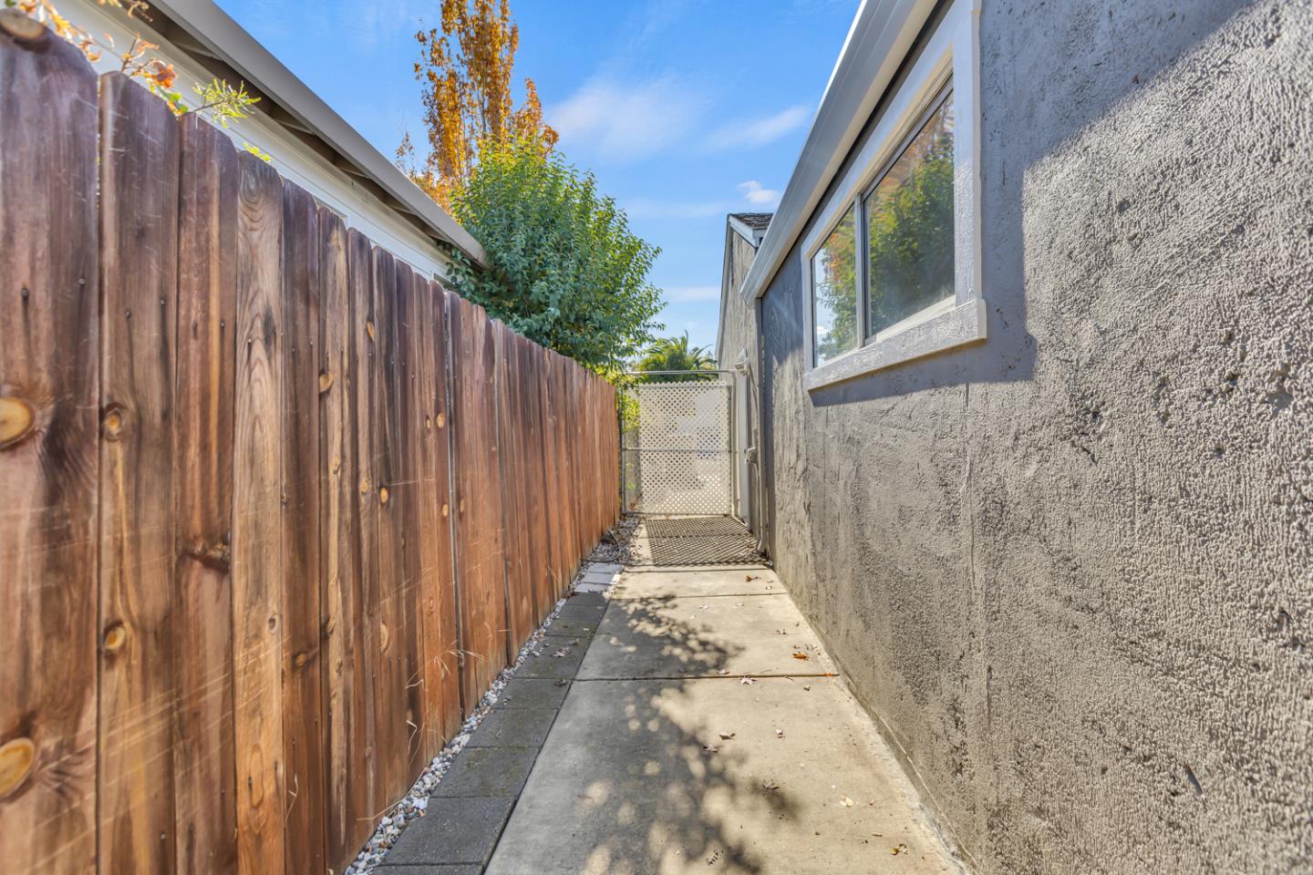 Detail Gallery Image 42 of 47 For 1409 Stoddard St, Sacramento,  CA 95822 - 2 Beds | 1 Baths