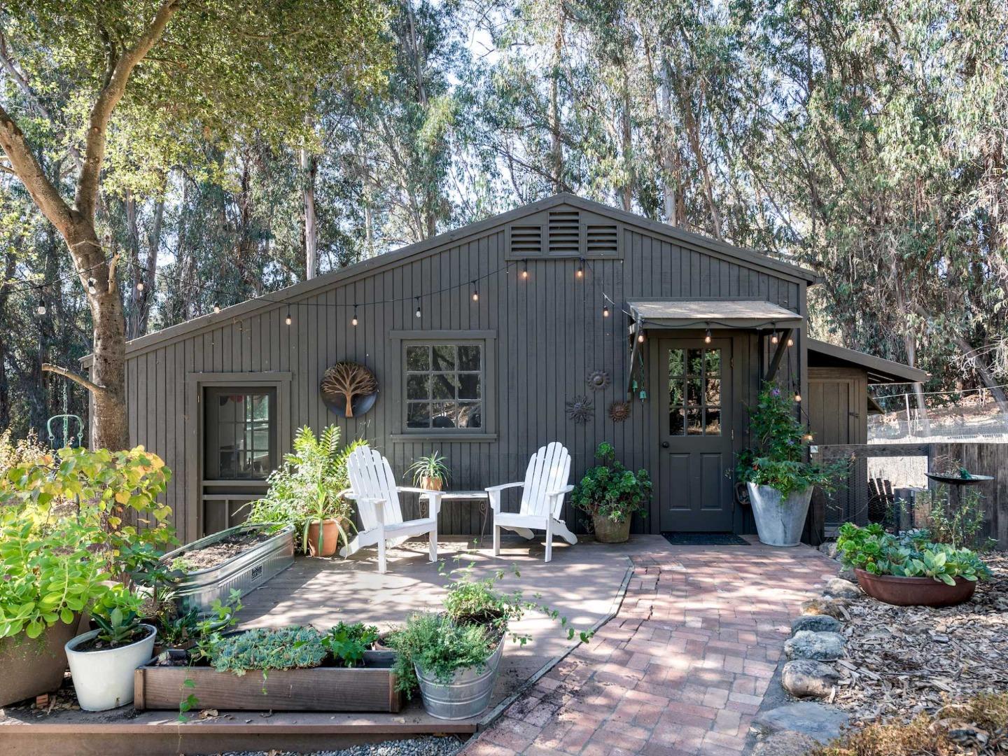 Detail Gallery Image 11 of 11 For 329-C Albion Ave, Woodside,  CA 94062 - 4 Beds | 3/1 Baths