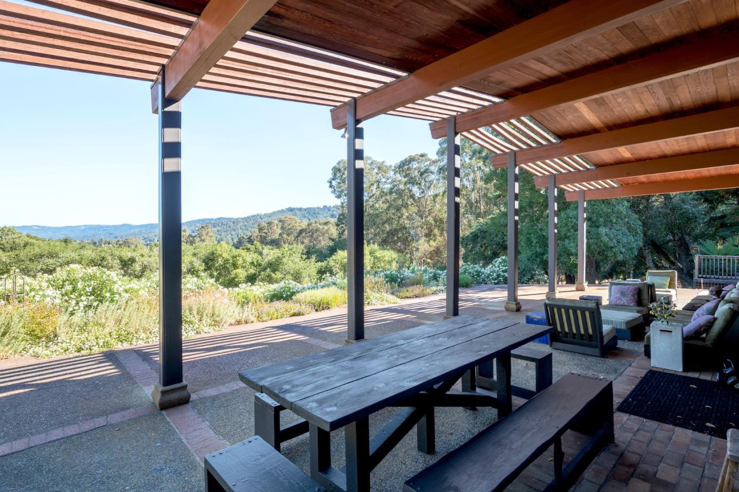 Detail Gallery Image 6 of 11 For 329-C Albion Ave, Woodside,  CA 94062 - 4 Beds | 3/1 Baths