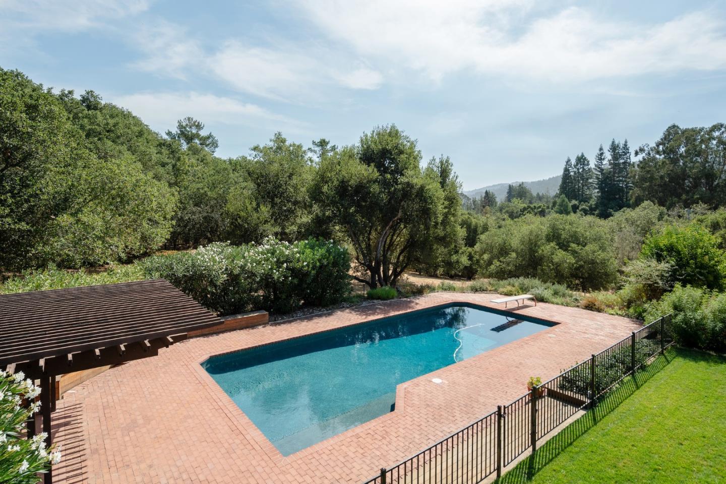 Detail Gallery Image 5 of 17 For 331 Albion Ave, Woodside,  CA 94062 - 5 Beds | 3/1 Baths
