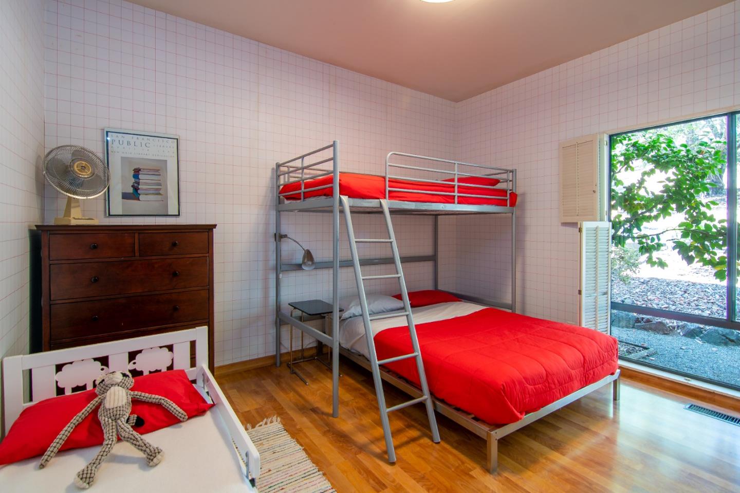 Detail Gallery Image 8 of 17 For 331 Albion Ave, Woodside,  CA 94062 - 5 Beds | 3/1 Baths