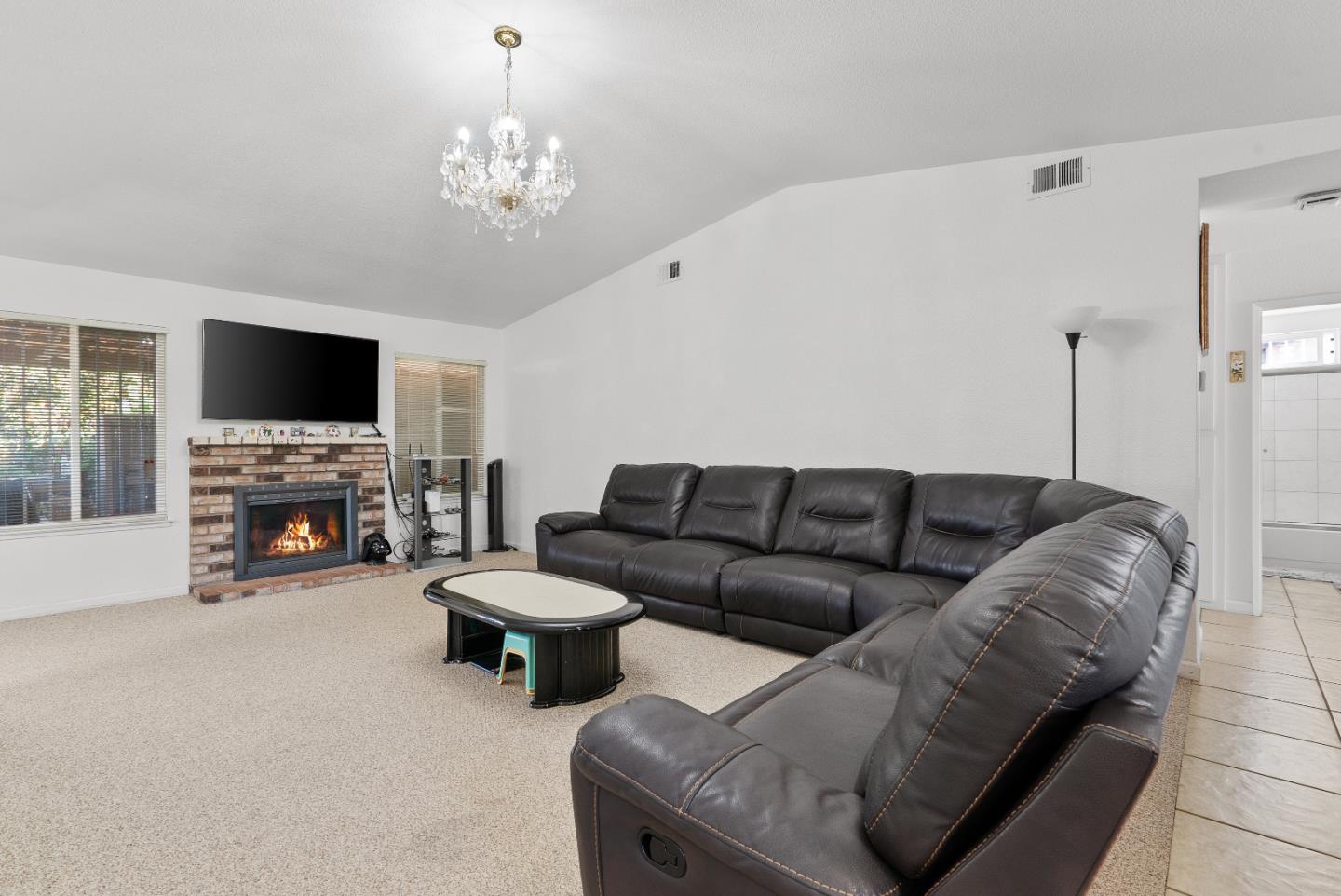 Detail Gallery Image 3 of 20 For 3045 Allenwood Dr, San Jose,  CA 95148 - 3 Beds | 2 Baths