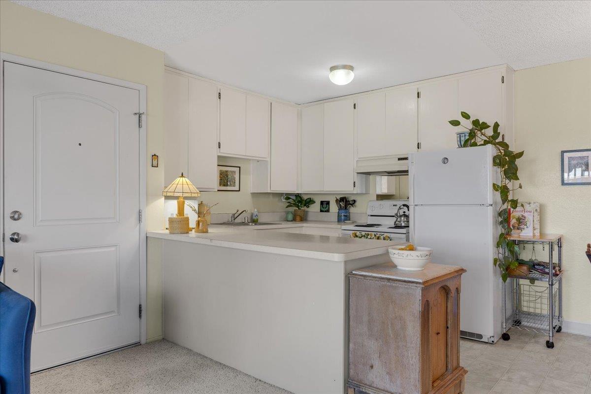 Detail Gallery Image 8 of 18 For 755 14th Ave #712,  Santa Cruz,  CA 95062 - 1 Beds | 1 Baths