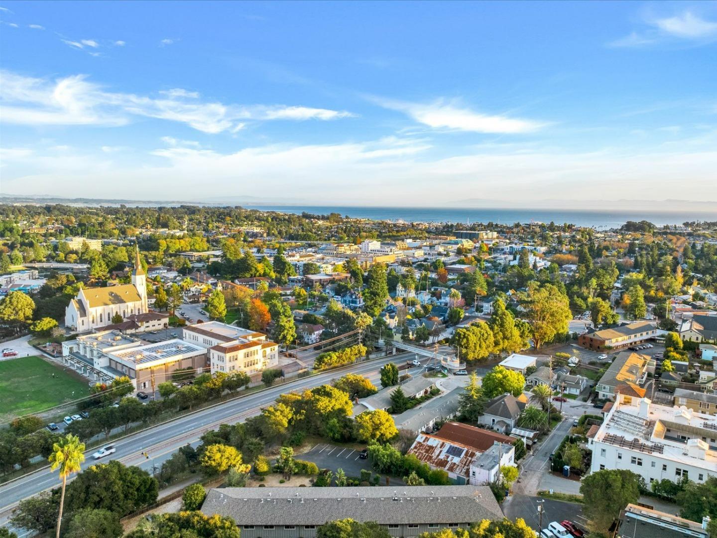 Detail Gallery Image 1 of 25 For 350 Highland Avenue, Santa Cruz,  CA 95060 - 4 Beds | 2/1 Baths