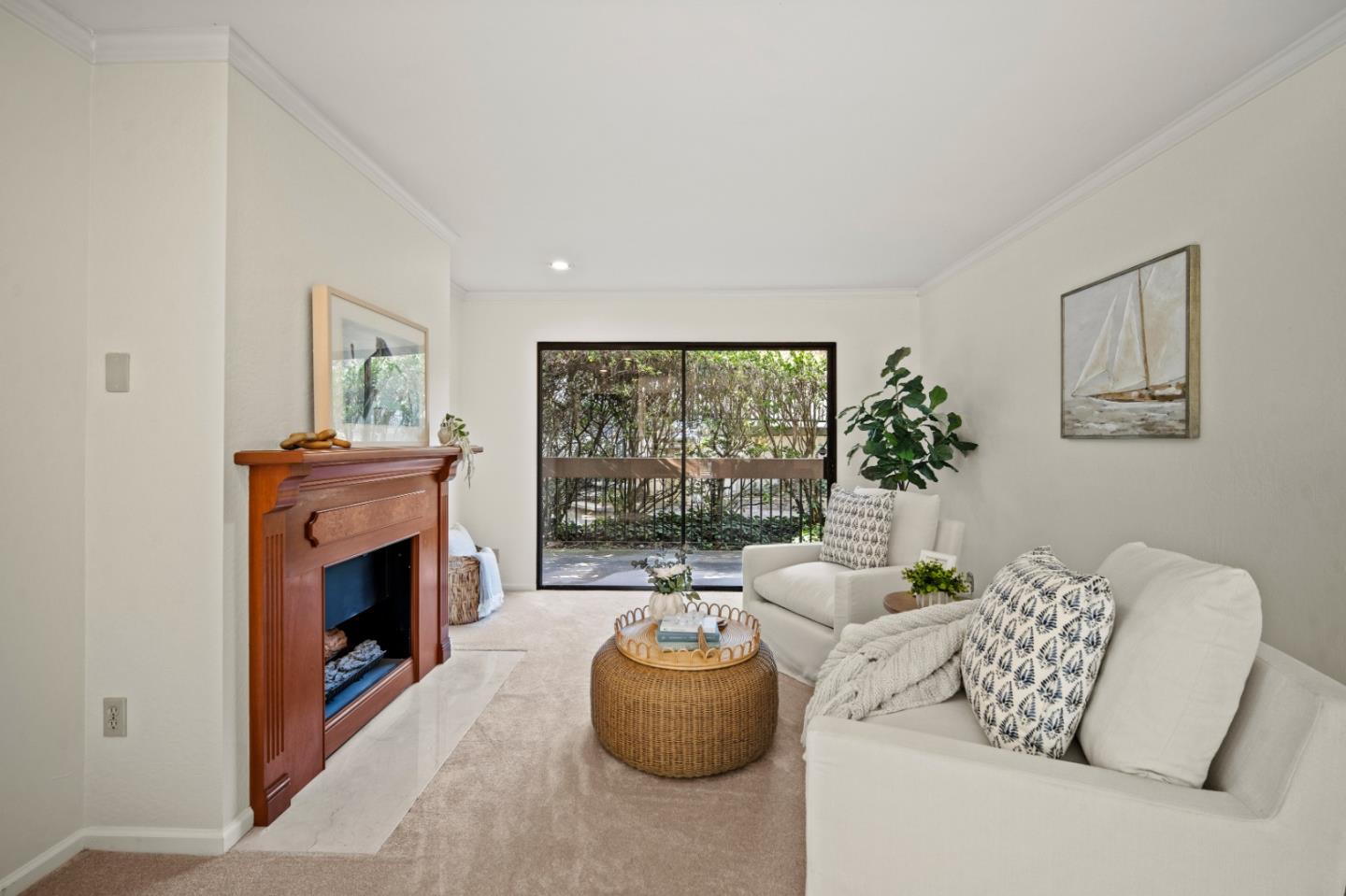 Detail Gallery Image 9 of 18 For 1101 Golden Oaks Ln, Monterey,  CA 93940 - 2 Beds | 2 Baths