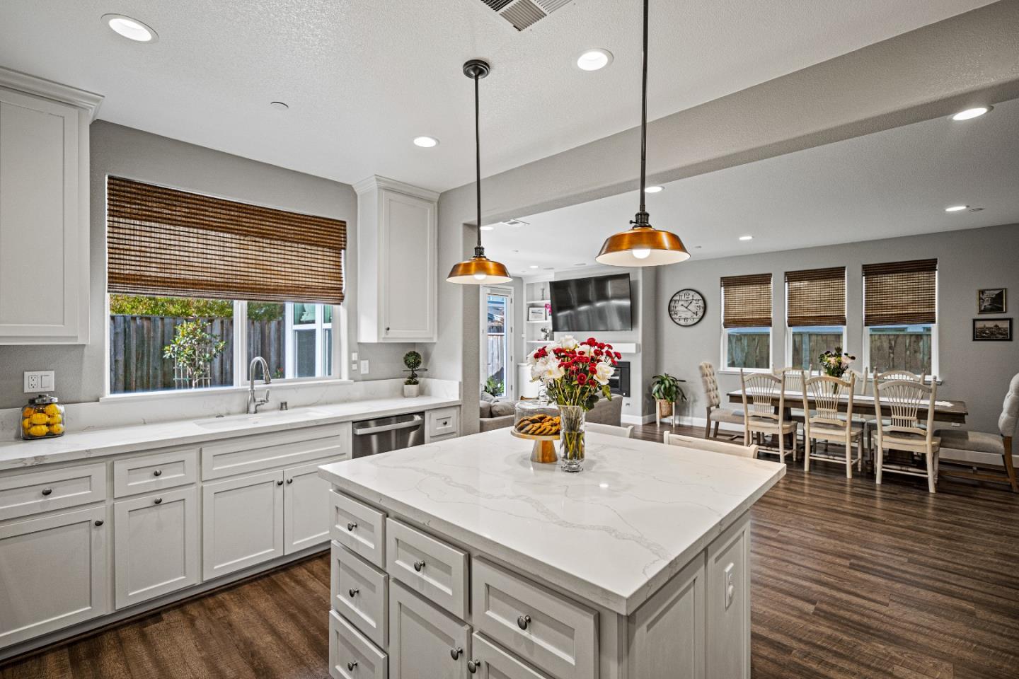 Detail Gallery Image 10 of 35 For 2759 Moonshell Ln, Marina,  CA 93933 - 4 Beds | 2/1 Baths