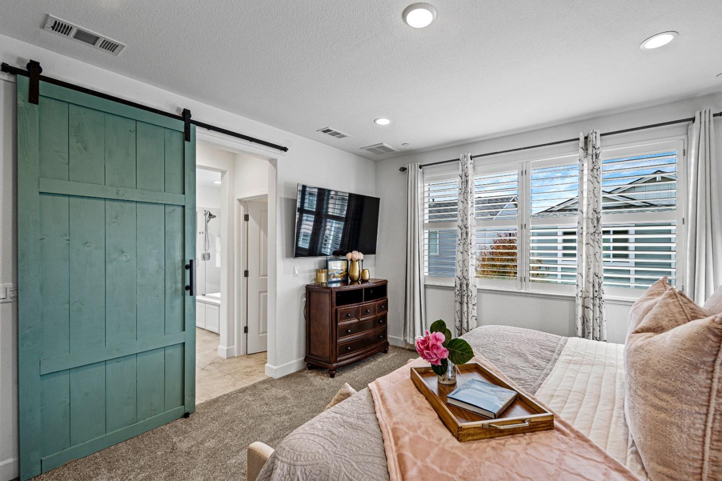 Detail Gallery Image 19 of 35 For 2759 Moonshell Ln, Marina,  CA 93933 - 4 Beds | 2/1 Baths