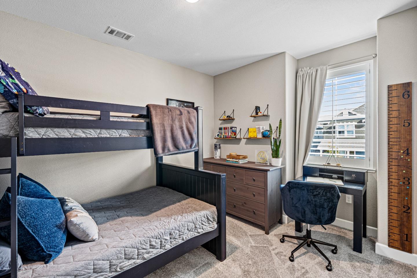 Detail Gallery Image 25 of 35 For 2759 Moonshell Ln, Marina,  CA 93933 - 4 Beds | 2/1 Baths