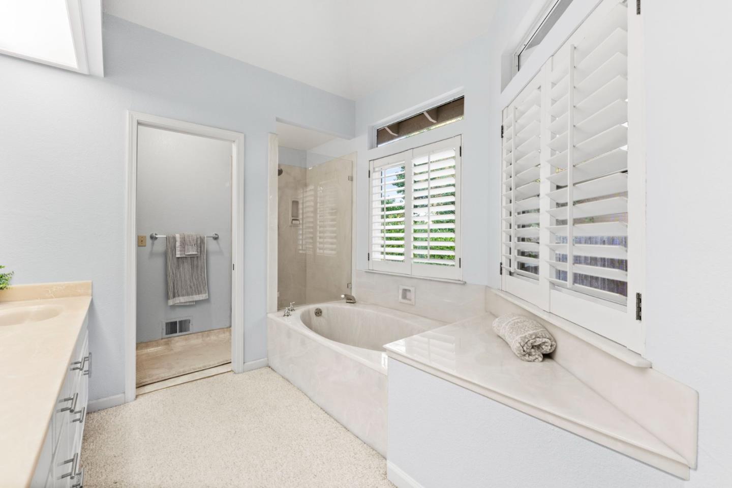 Detail Gallery Image 12 of 59 For 331 Tierra Del Sol, Hollister,  CA 95023 - 3 Beds | 2/1 Baths