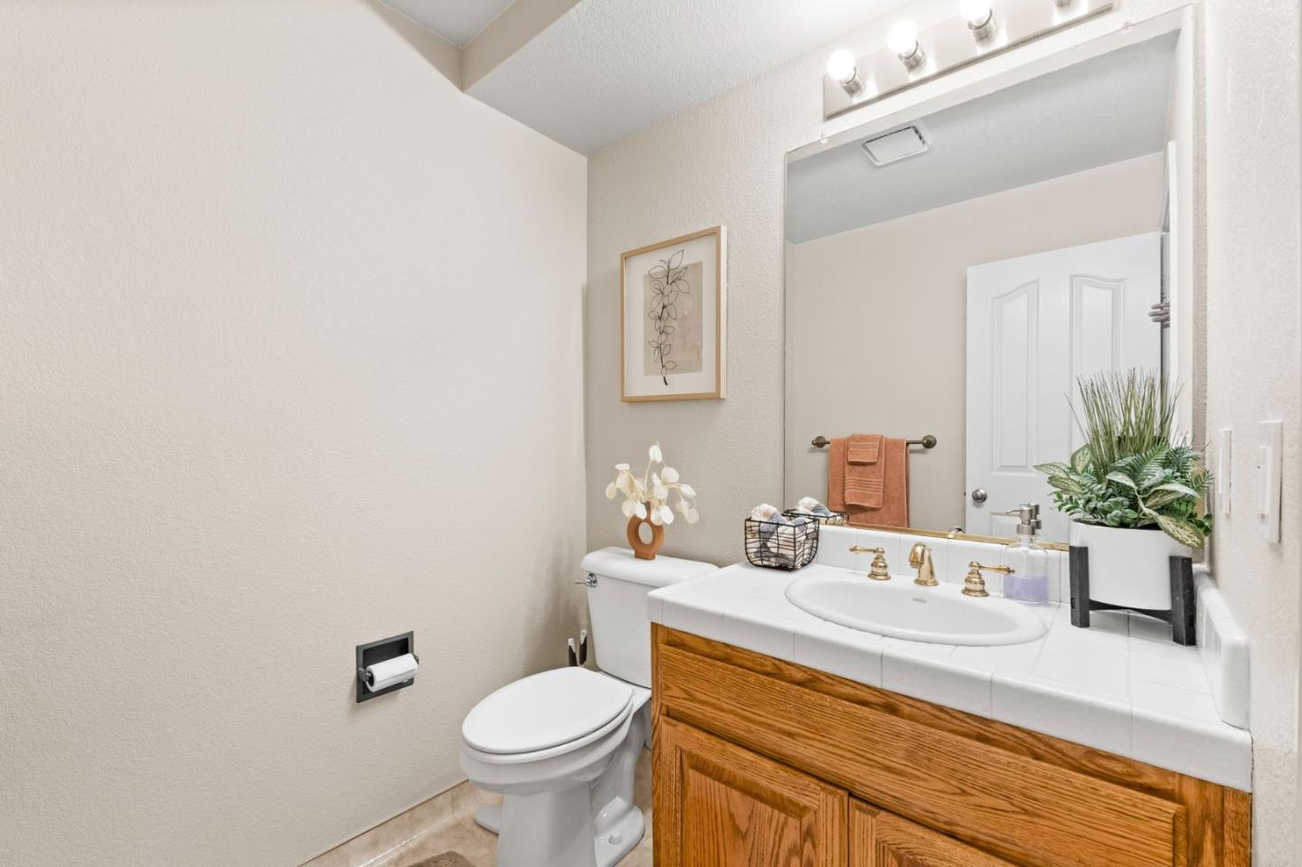 Detail Gallery Image 16 of 59 For 331 Tierra Del Sol, Hollister,  CA 95023 - 3 Beds | 2/1 Baths