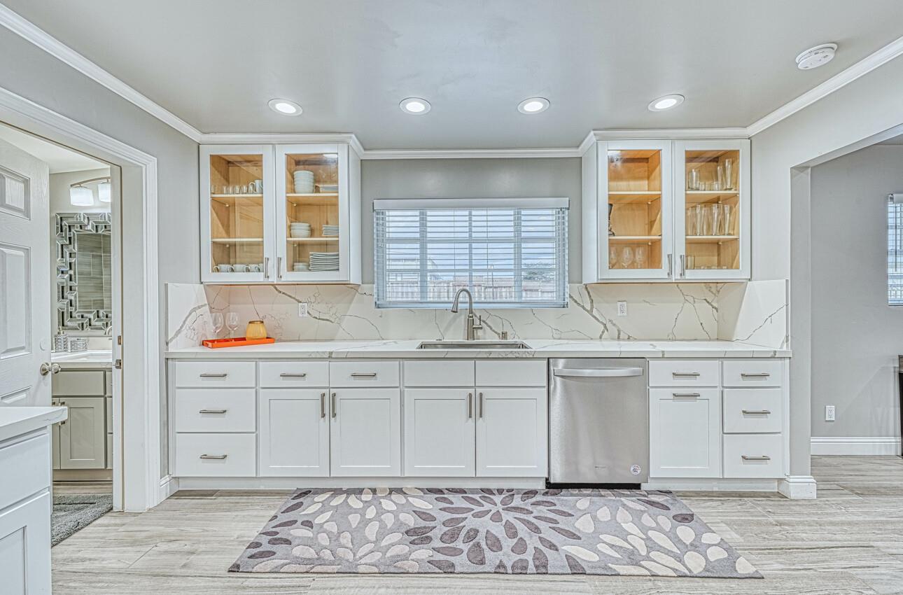 7550 Sandholdt Road, Moss Landing, California 95039, ,Residential Income,For Sale,7550 Sandholdt Road,ML81986042