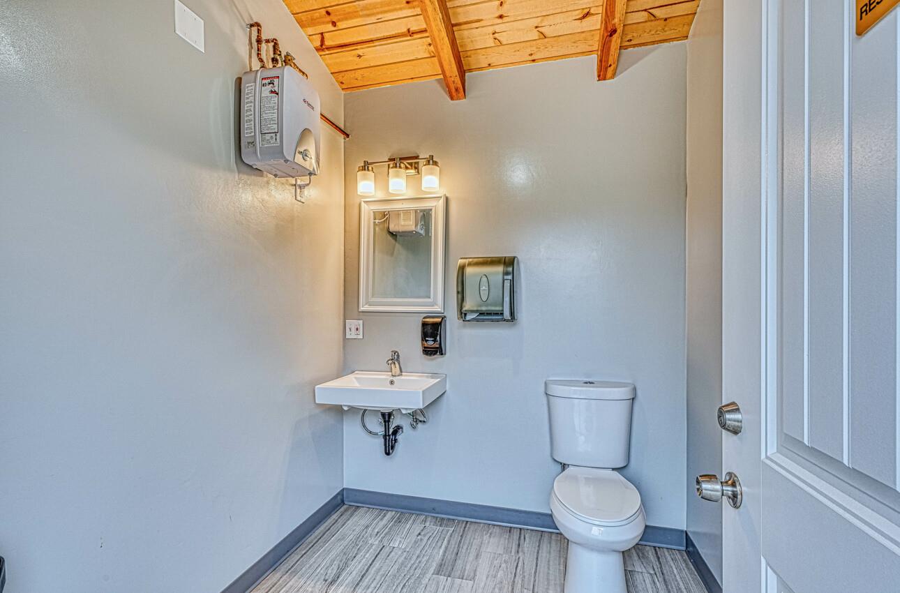 7550 Sandholdt Road, Moss Landing, California 95039, ,Residential Income,For Sale,7550 Sandholdt Road,ML81986042