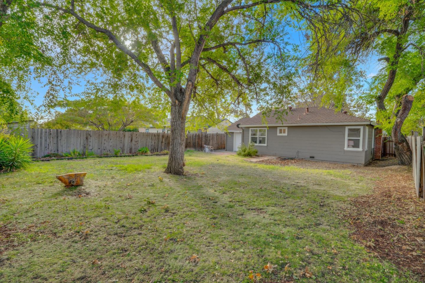 Detail Gallery Image 3 of 27 For 2701 Crawford St, Concord,  CA 94518 - 2 Beds | 1 Baths