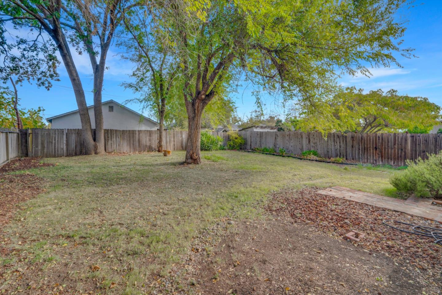 Detail Gallery Image 4 of 27 For 2701 Crawford St, Concord,  CA 94518 - 2 Beds | 1 Baths