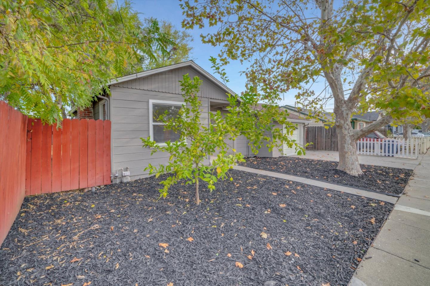 Detail Gallery Image 8 of 27 For 2701 Crawford St, Concord,  CA 94518 - 2 Beds | 1 Baths