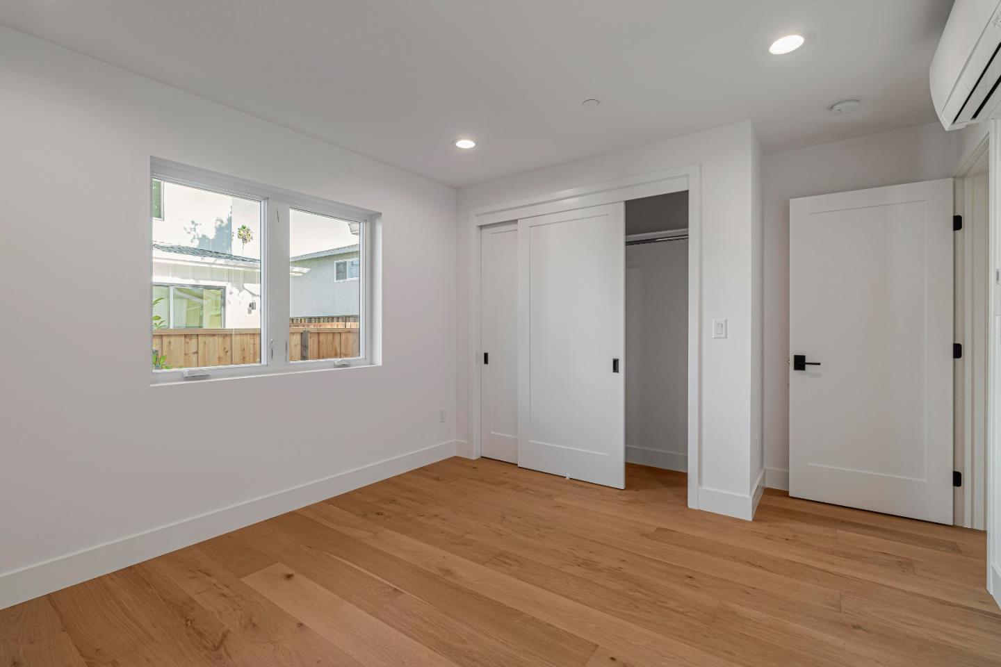 Detail Gallery Image 12 of 24 For 1456 Kentfield Ave, Redwood City,  CA 94061 - 2 Beds | 2 Baths