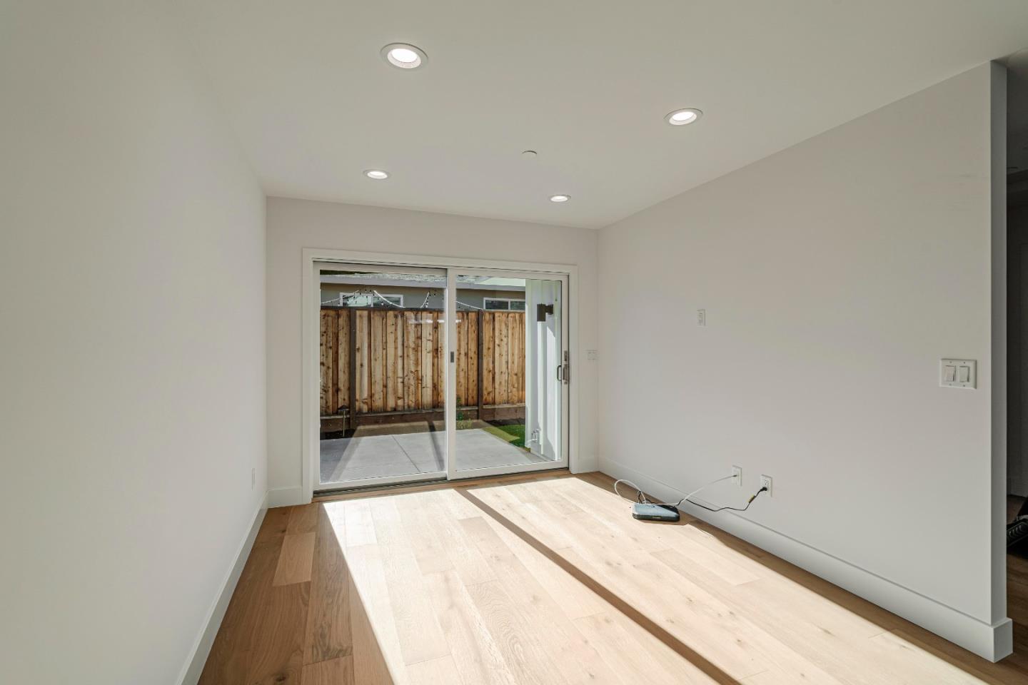 Detail Gallery Image 5 of 24 For 1456 Kentfield Ave, Redwood City,  CA 94061 - 2 Beds | 2 Baths