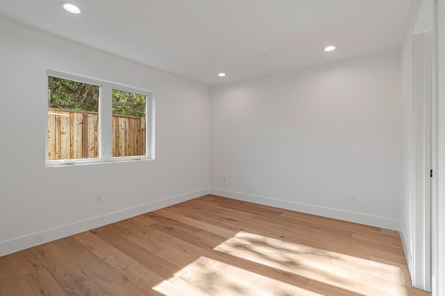 Detail Gallery Image 7 of 24 For 1456 Kentfield Ave, Redwood City,  CA 94061 - 2 Beds | 2 Baths