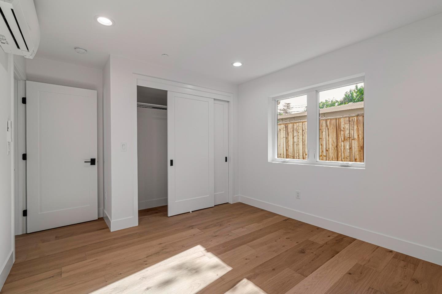 Detail Gallery Image 8 of 24 For 1456 Kentfield Ave, Redwood City,  CA 94061 - 2 Beds | 2 Baths