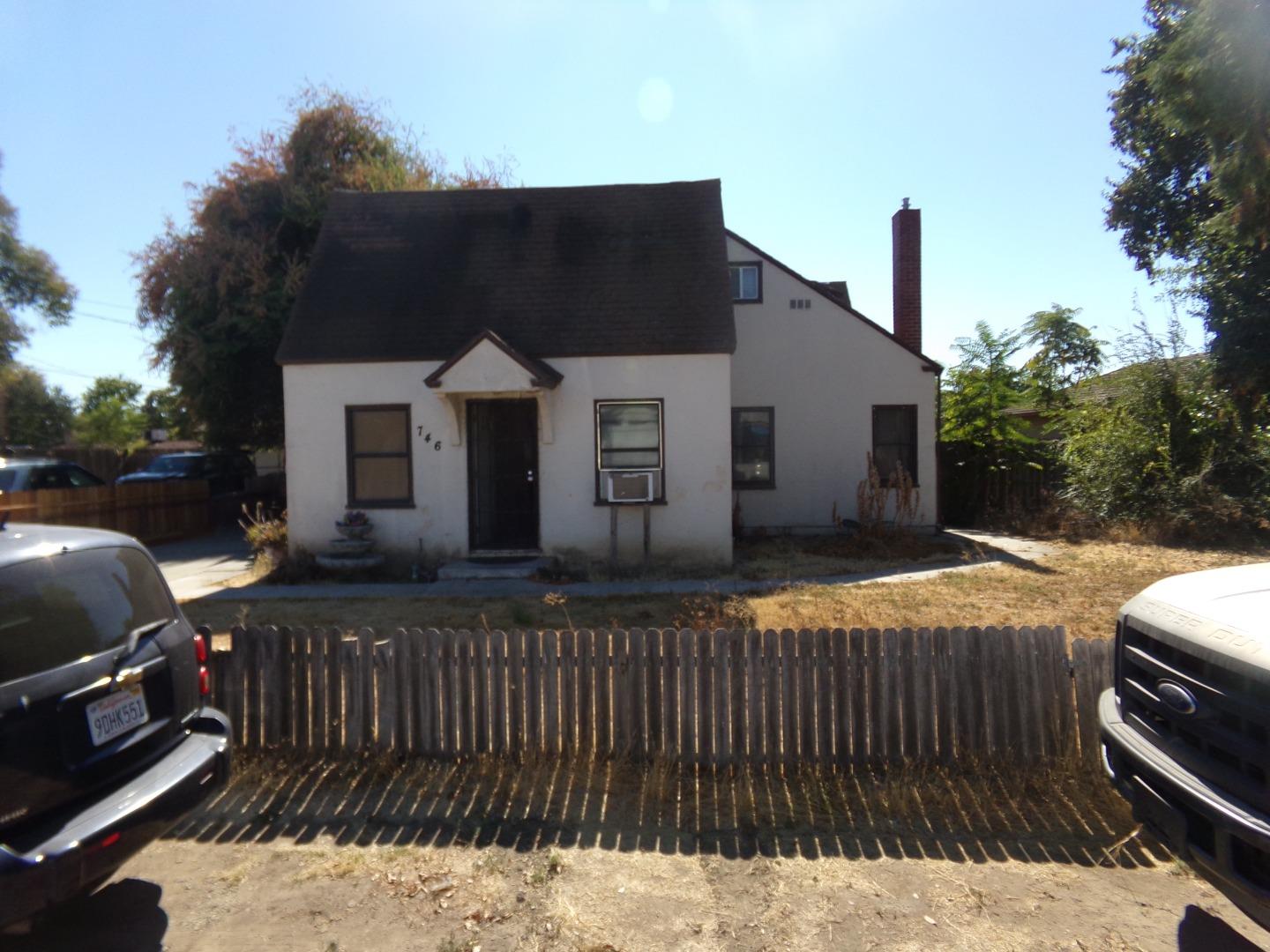 Detail Gallery Image 2 of 6 For 746 Wright Ave, Stockton,  CA 95204 - 6 Beds | 3/1 Baths