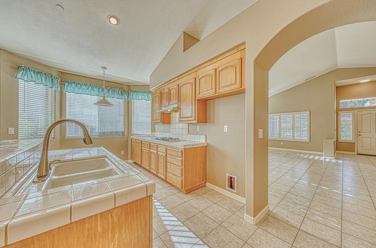 Detail Gallery Image 10 of 38 For 18423 Wildrose Ct, Salinas,  CA 93908 - 3 Beds | 2 Baths