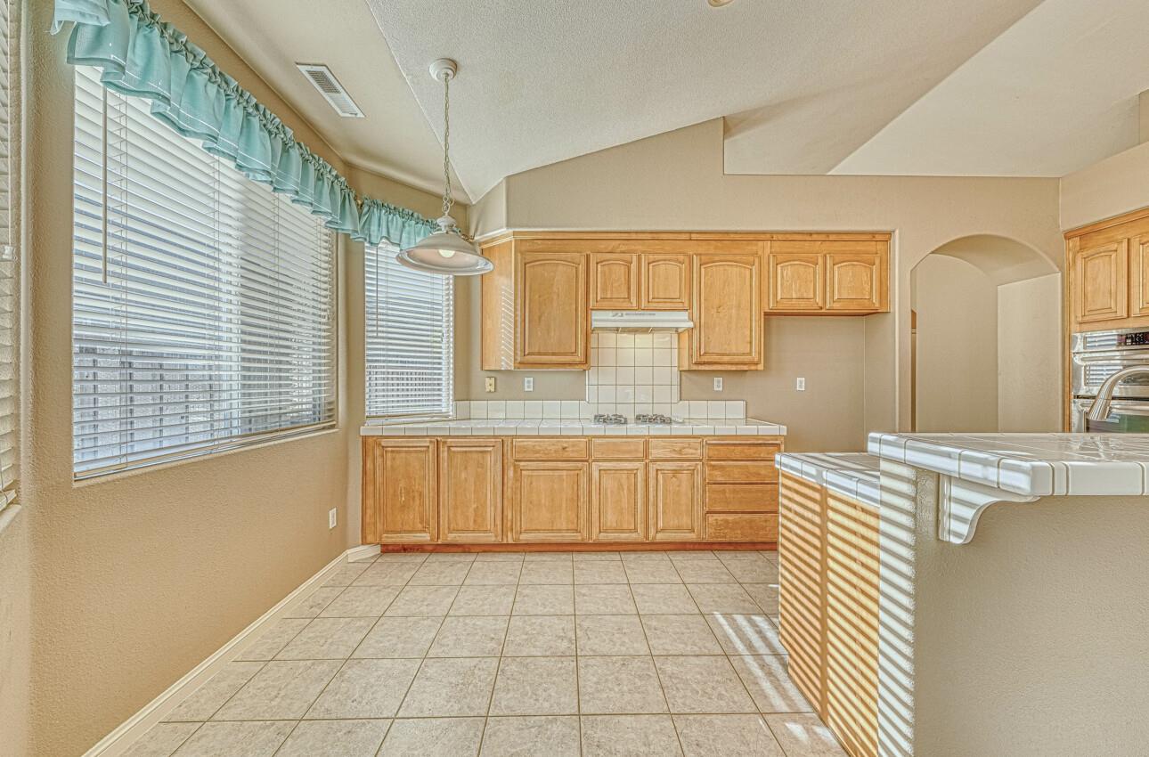 Detail Gallery Image 11 of 38 For 18423 Wildrose Ct, Salinas,  CA 93908 - 3 Beds | 2 Baths