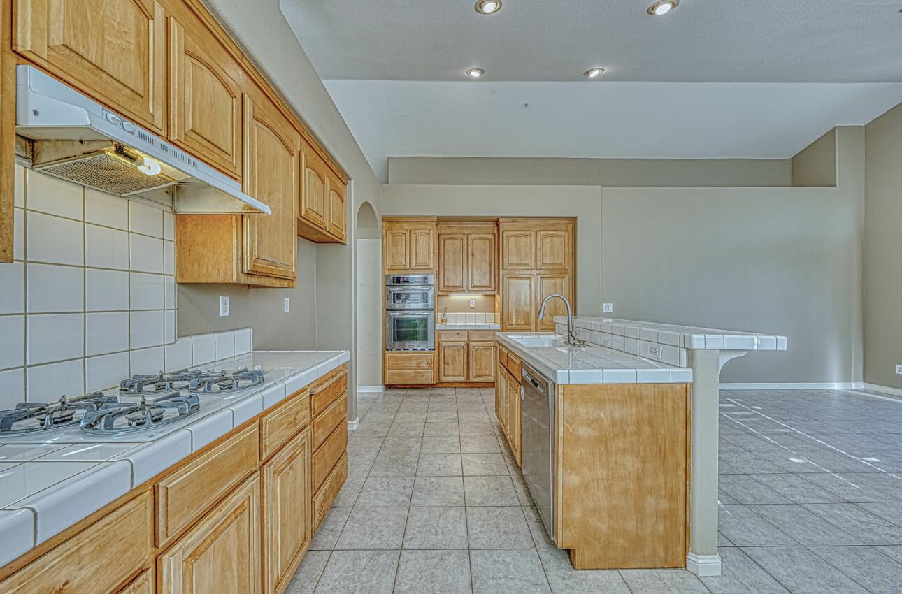 Detail Gallery Image 12 of 38 For 18423 Wildrose Ct, Salinas,  CA 93908 - 3 Beds | 2 Baths