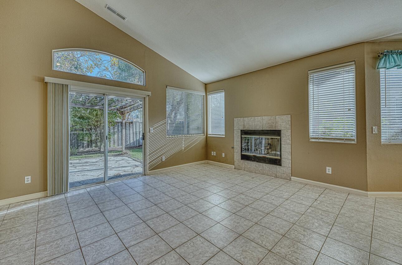 Detail Gallery Image 14 of 38 For 18423 Wildrose Ct, Salinas,  CA 93908 - 3 Beds | 2 Baths