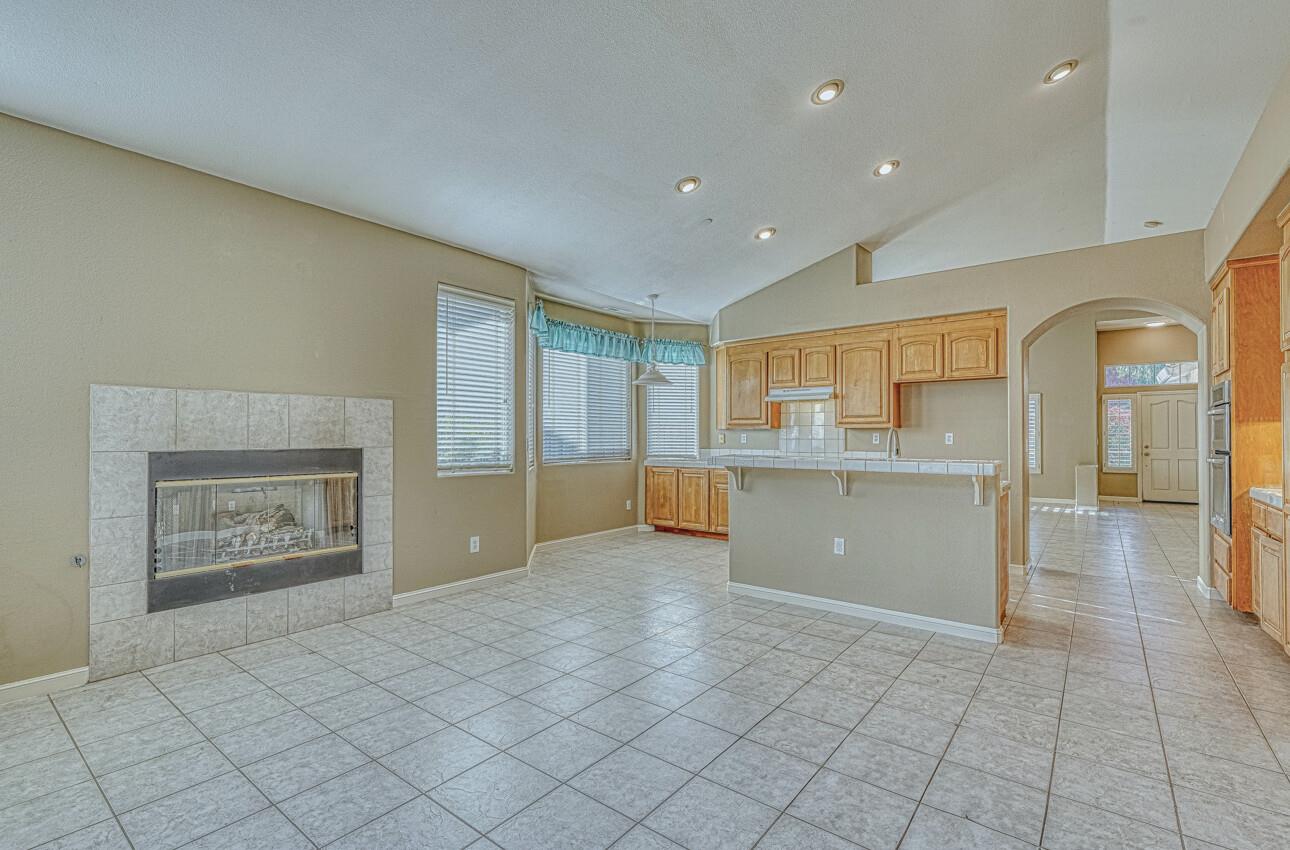 Detail Gallery Image 15 of 38 For 18423 Wildrose Ct, Salinas,  CA 93908 - 3 Beds | 2 Baths