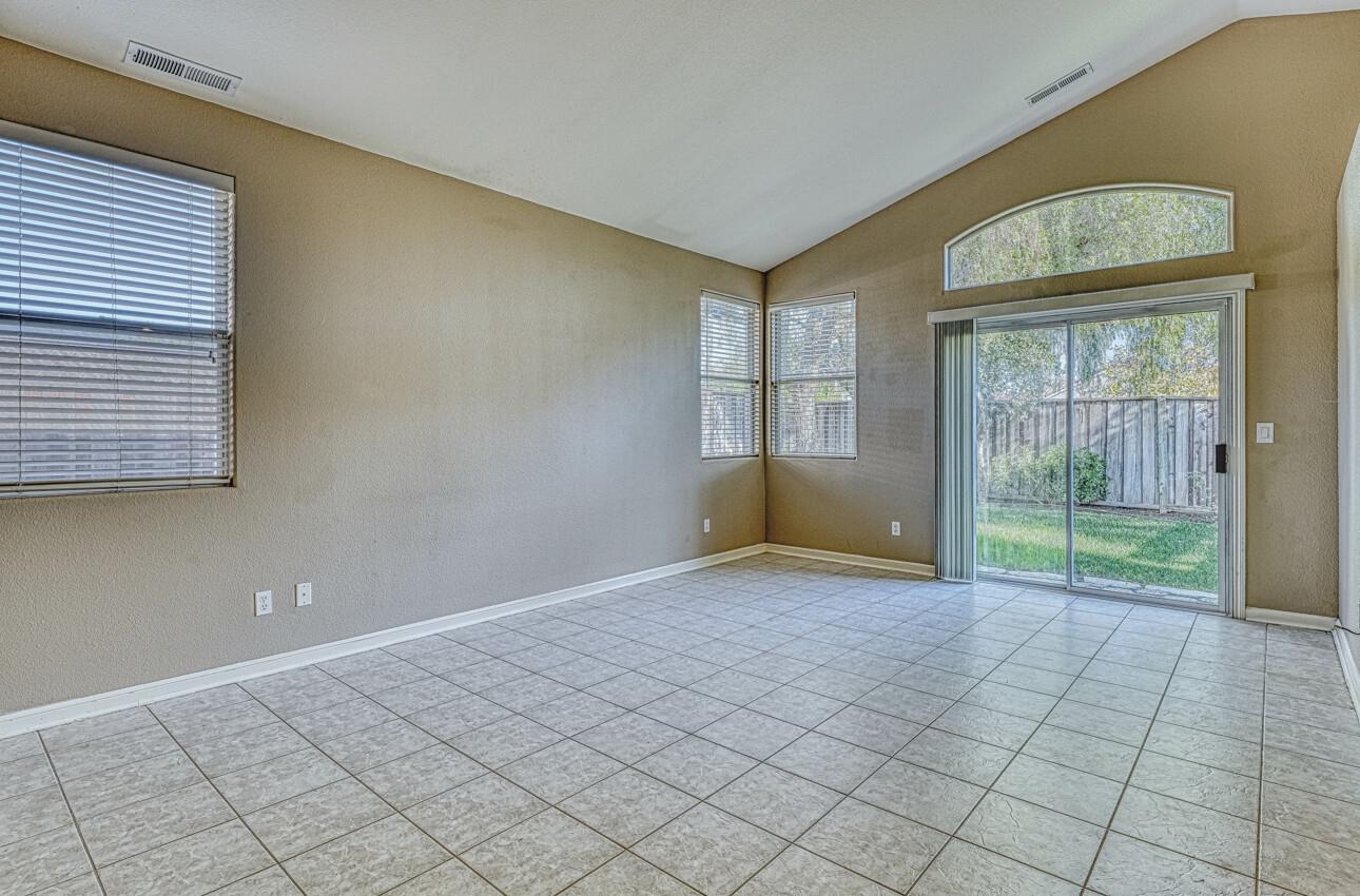 Detail Gallery Image 19 of 38 For 18423 Wildrose Ct, Salinas,  CA 93908 - 3 Beds | 2 Baths