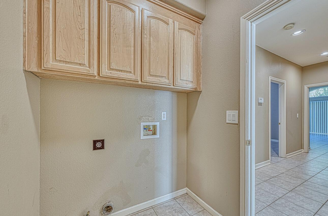 Detail Gallery Image 34 of 38 For 18423 Wildrose Ct, Salinas,  CA 93908 - 3 Beds | 2 Baths