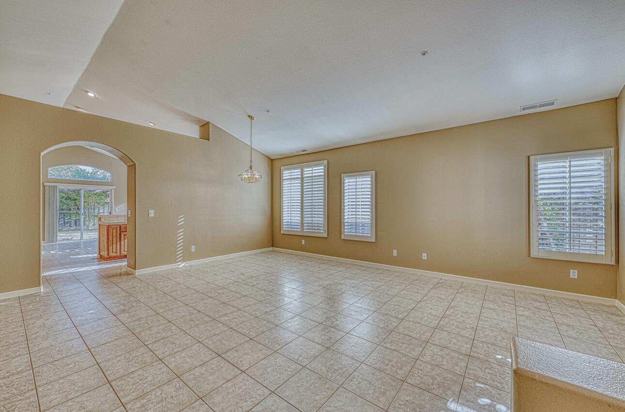 Detail Gallery Image 5 of 38 For 18423 Wildrose Ct, Salinas,  CA 93908 - 3 Beds | 2 Baths