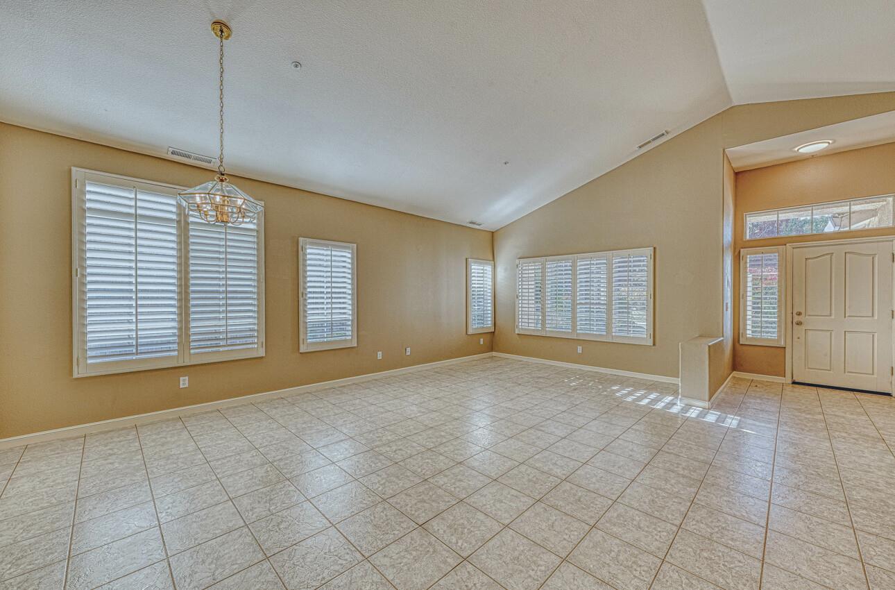 Detail Gallery Image 6 of 38 For 18423 Wildrose Ct, Salinas,  CA 93908 - 3 Beds | 2 Baths