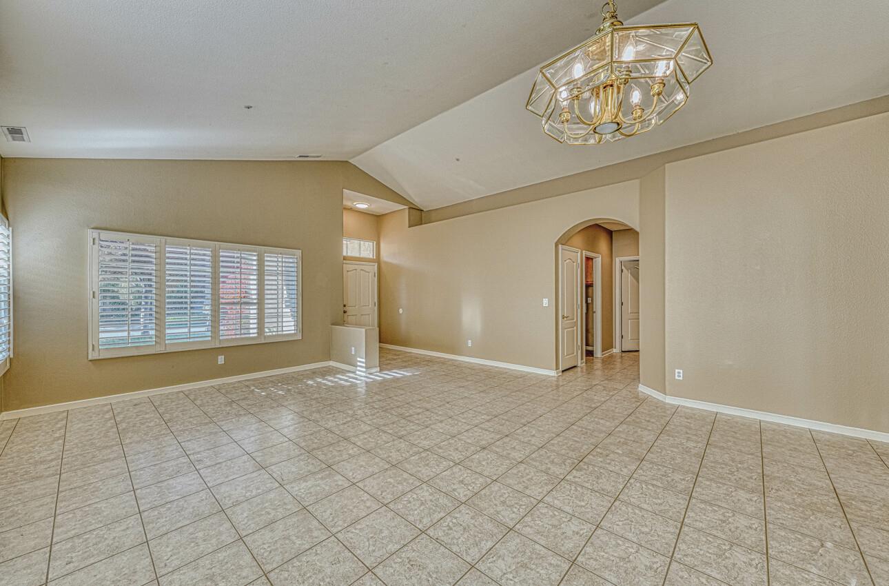 Detail Gallery Image 7 of 38 For 18423 Wildrose Ct, Salinas,  CA 93908 - 3 Beds | 2 Baths