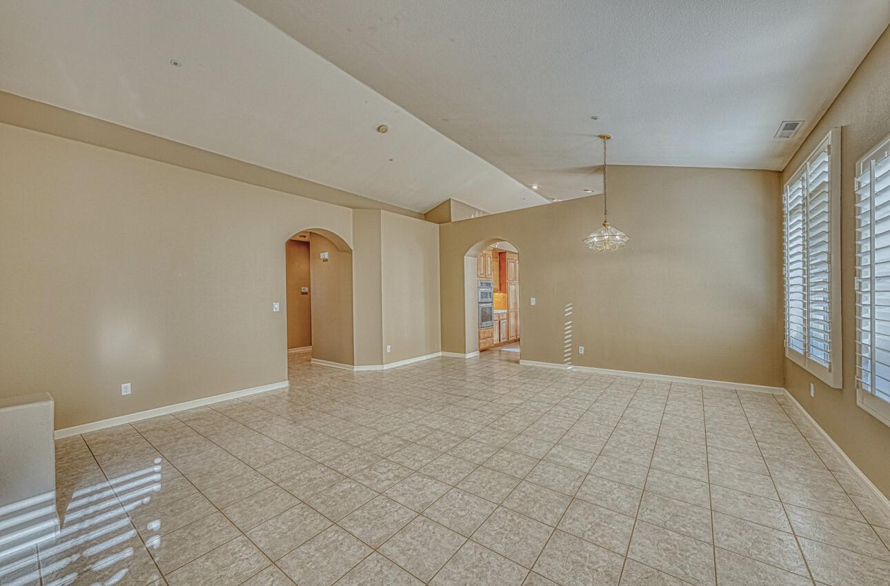 Detail Gallery Image 8 of 38 For 18423 Wildrose Ct, Salinas,  CA 93908 - 3 Beds | 2 Baths