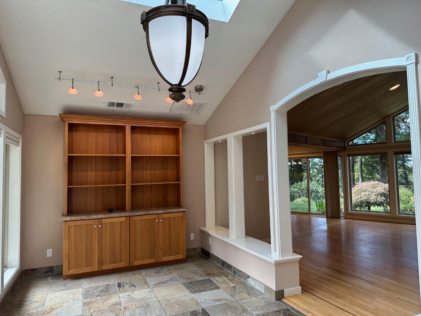 Detail Gallery Image 4 of 45 For 12475 Skyline Blvd, Woodside,  CA 94062 - 4 Beds | 4 Baths