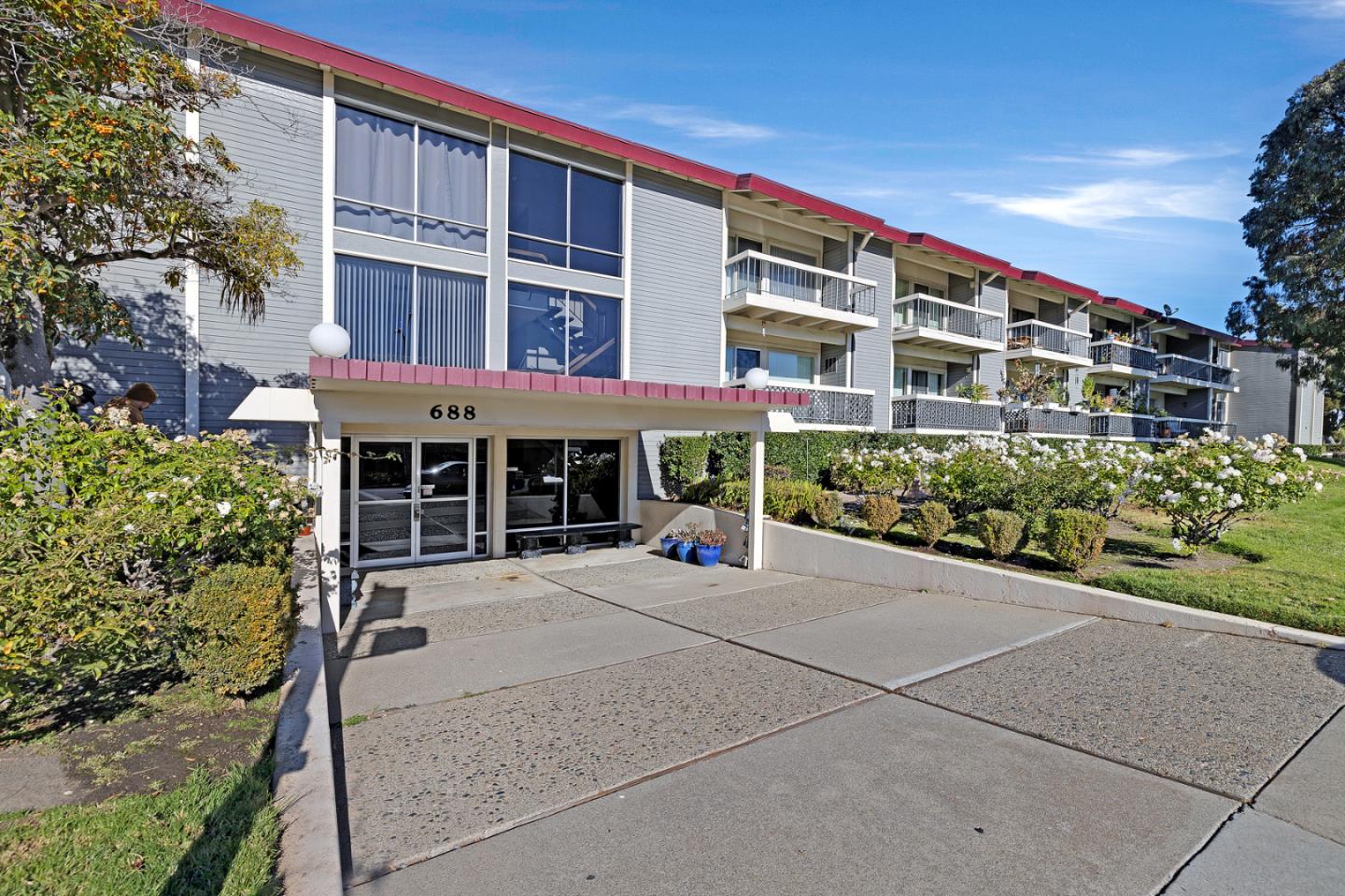 Detail Gallery Image 2 of 31 For 688 Mariners Island Blvd #112,  San Mateo,  CA 94404 - 1 Beds | 1 Baths
